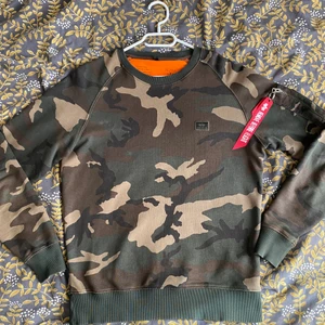 Alpha Industries tröja - Camoflauge - Säljer en alpha Industries sweatshirt i gott skick.  - Storlek S (passar även M) 150 kr