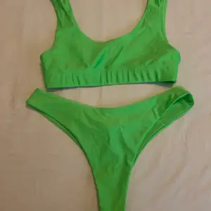 Grön bikini som är köpt för några år sedan på Nelly. Aldrig använd då den sitter mer som en M än en L tyvärr. Frakt ingår i priset.