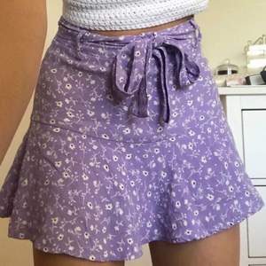 Bilden är lånad. Poppis zara kjol från förra sommaren. Säljs inte längre!