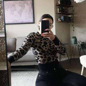 Stickad tröja från Zara stl S - Plagget är använt ett fåtal gånger, inga synliga slitningar. 