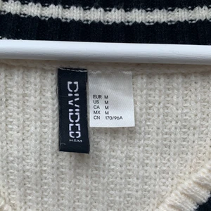 HM cropped knitted sweater - Har hängt oanvänd i min garderob 