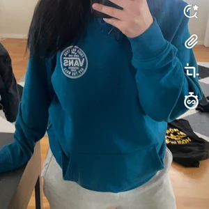 Vans hoodie - Jättefin vans hoodie i fint skick, har rensat garderoben och ont använt på jättelänge😔
