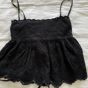 Topp - Söt topp från Zara med knytning i ryggen!