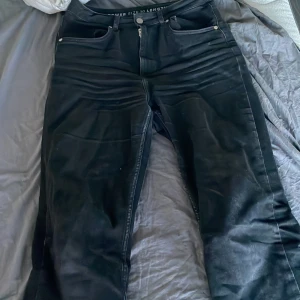 Bik bok jeans  - Säljer dessa pågrund utav att det är för små. Andvönda ganska mycket men ingenting som syns. Köpta för ca 2 månader sedan. Nypris 600 mitt pris 250