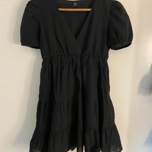 svart klänning - säljer denna superfina svarta klänningen från shein!