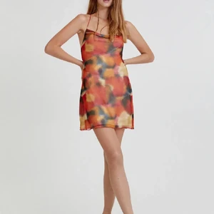 Sommarklänning - Klänning från Pull&Bear i stl S. Aldrig använd & prislapp finns kvar. Nypris 229kr   Billigast fraktalternativ: 49kr (ej spårbar)