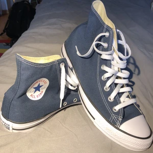 Converse navyblue - Oanvända, stor i strl 43, 28 cm Nypris 800