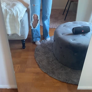 zara jeans 💕 - jeans från zara med hål, högmidjade