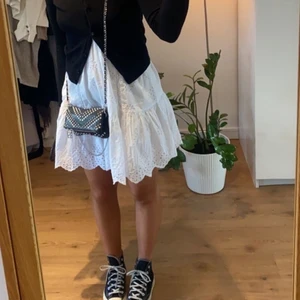 Zadig väska - Nano modellen, zadig väska sparsamt använd, väldigt fin unik modell, super bra skick. väskan har inga defekter utåt, ändast lite färg på insidan som knappt syns. Knappt rostig. Väldigt fin💕🥂💞🐝🍉