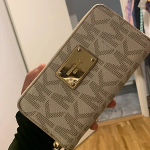 Plånbok  - Äkta Michael Kors plånbok är fin skikt ingen fel på