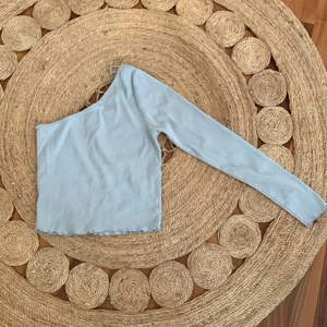 Jättesött gina tricot enärmad tröja🦋 - Jättesött och skön gina tricot tröja i storlek s🌸 (Andra bilden är lånad)