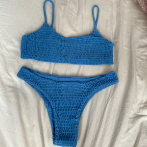 XS -  Jag beställde denna från SHEIN, fick den idag, men jag gillar den inte. Kan kontakta mig ifall ni är intresserade❤️ inte använd❤️