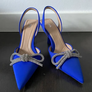  zara klackar  - Världens finaste klackar!!! Älskar dem! Använda en gång. Mycket fint skick. 