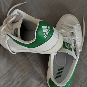 𝙰𝚍𝚒𝚍𝚊𝚜 𝚜𝚔𝚘𝚛  - Det ör ett par skor som är jätte fina! Dom sitter jätte skönt på och ja!❤️