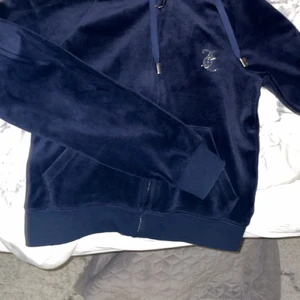 Juicy Couture - Juicy Couture, jätte fin och bra skick säljer pga att den inte är min stil längre 