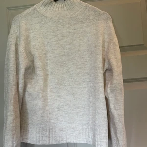 Lager 157 & Hm - Säljer pågrund av att jag färgat mitt hår och jag passar verkligen inte i beige!