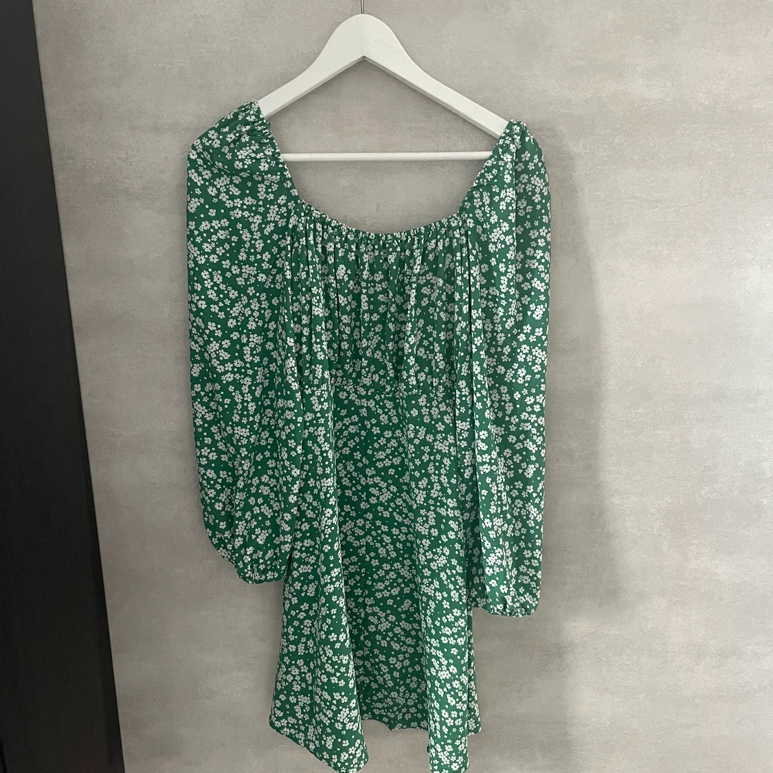 Grön mönstrad klänning