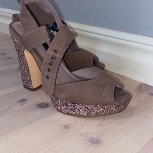 Klackskor  - Endast använda en gång. Från Bianco