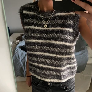 Väst  - Söt topp/väst från zara. Fint skick 