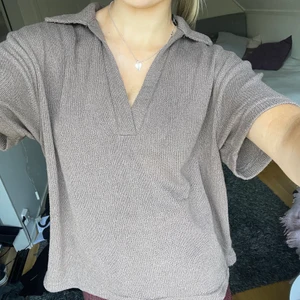 Tee shirt med krage  - Perfekt till sommaren. Köpt förra sommaren på hm 😊