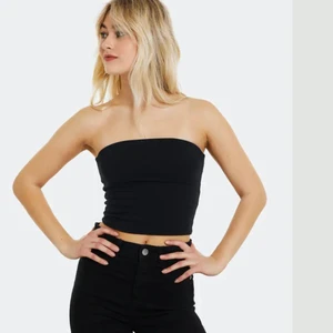 Bandeau topp - jättefin topp från bikbok som jag glömt skicka tillbaka. aldig använd bara testad💗💗