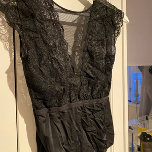 Spets Body - Spetsbpdy från ONLY, string och har mest tyg mellan bysten