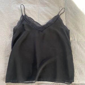 Svart linne med spets - Linne med spets från Zara🌸 Köpare står för frakt