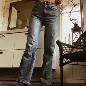 Ljusblåa jeans från Cubus! Jag är 1,60 cm och de passar mig perfekt!