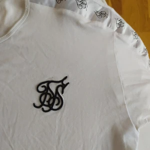 Sik sill t-shirt i nyskick Stl xl - Snygg slimmad passform 