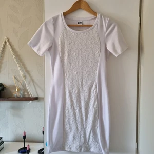 Klänning XS - Använd 1 gång, storlek XS mwn är väldigt stretchig o passar mig som vanligtvis har S