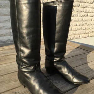 Fodrade läderstövlar stlk 40 - Använda men i fint skick. Köparen står för frakt. Kan även mötas upp om man bor i Falun.