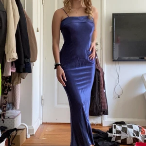 Balklänning - Kättefin blå balklänning. 