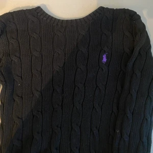 Ralph Lauren - Säljer denna tröjan då den inte har kommit till använding. Den är i nyskick. Den är i storlek xs men är stretchig så den passar S,M,L ❤️❤️