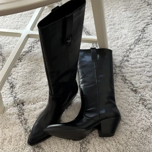 Intressekoll - Kollar intresse på dessa super snygga cowboy boots! Storlek 39