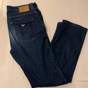Armani Jeans i storlek 33. Lös passform 