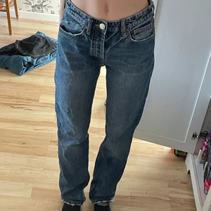 Zara jeans - Zaras midrise byxor i storlek 36🥰säljer då de är förstora och kommer inte till användning💖