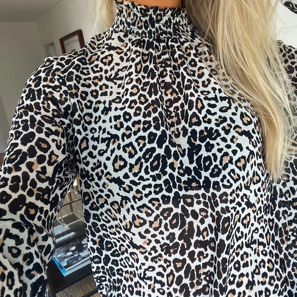 Säljer min superfina leopard blus. Storlek 36!!!❣️❣️❣️. Blusar.