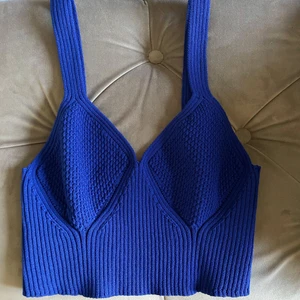 HM  - En virkad fin topp ifrån HM! Aldrig använd.  Lappar finns kvar.  Storlek 36 💙💫