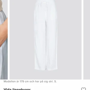 Linnebyxor - Säljer dessa jätte fina linnebyxor från Cubus dom är helt slutsålda i nästan alla storlekar använda 2-3 gånger så dom är i väldigt fint skick dom är som nya, köpta för 399 i storlek xs