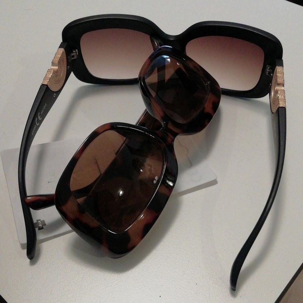 1 par bruna 1 par svarta solglasögon, helt nya! Uv 400 . Accessoarer.
