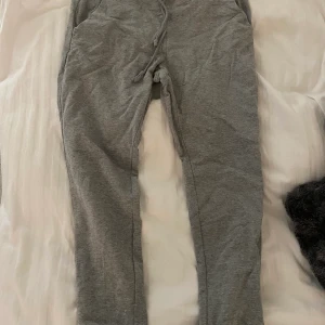 Mjukisbyxor  - Mjukisbyxor i storlek 34/36 (xs/s), knappt använda!