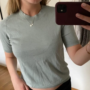 Stickad t-shirt - Mintgrön finstickad t-shirt från Lindex, jättefint skick då den knappt är använd💕