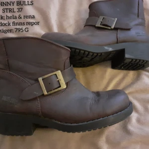 JOHNNY BULLS STRL 37 - JOHNNY BULLS STRL 37, hela & rena men dock små repor. Djur & rökfritt hem!