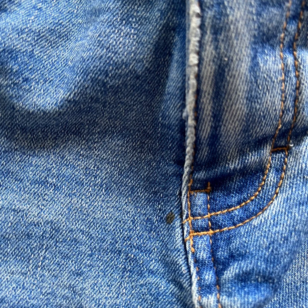 Jeansshorts från Zara med en liten fläck som går att se på bilden. Shorts.