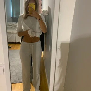 Mjukis  - Ginas mjukis i både svart & vit 