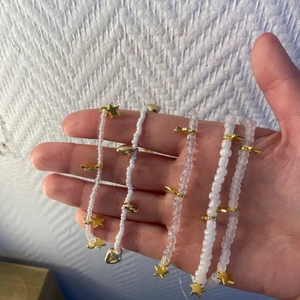 Utförsäljning armband  - Säljer dessa armband för 25kr st och gratis frakt.💕 eller köp 3 för 35kr och gratis frakt 