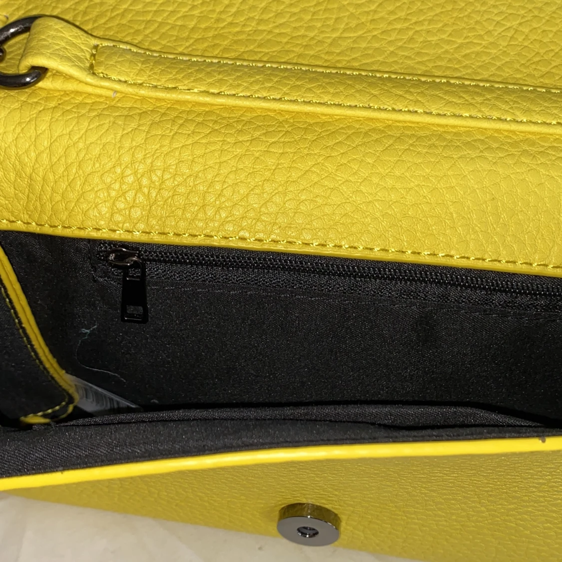Gul väska  - 91