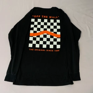 Vans långarmad tröja strlk M - Endast använd enstaka gånger. Fint skick!