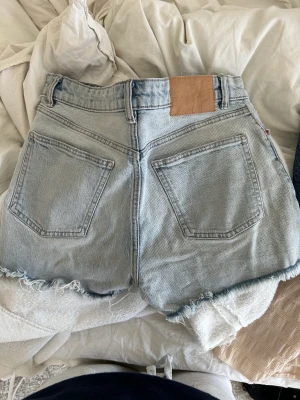 Jeans shorts - Fina jeans shorts från zara. As cool ljusblå färg. Nya. 