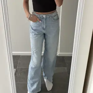 Wide leg jeans från H&M med justerbar midja, i storlek 170